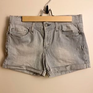 🔥 Pinstripe Levi’s Shorts